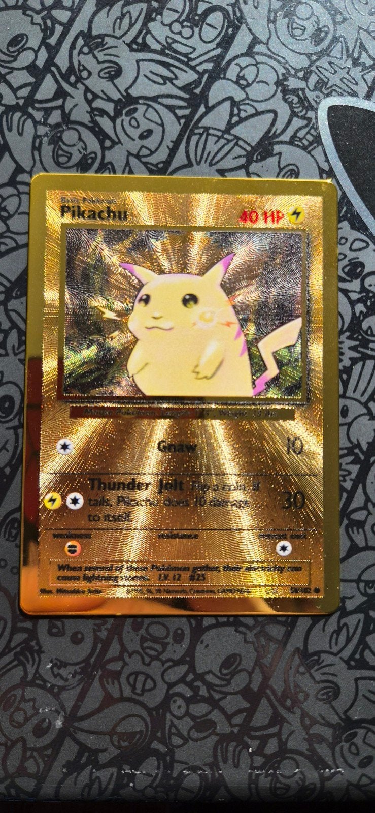 Pokémon Celebrations Gold metal Pikachu Kaart, Ophalen of Verzenden, Zo goed als nieuw, Losse kaart, Foil