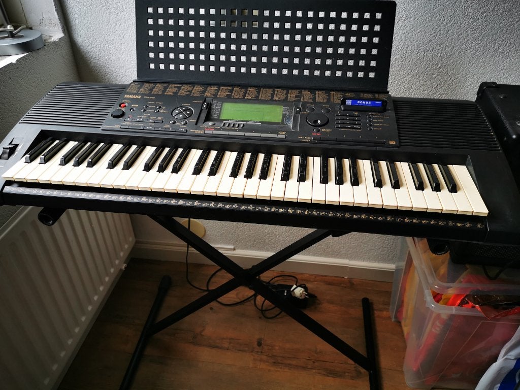Keyboard Yamaha PSR-520, Muziek en Instrumenten, Keyboards, Ophalen, Yamaha, Met standaard, 61 toetsen