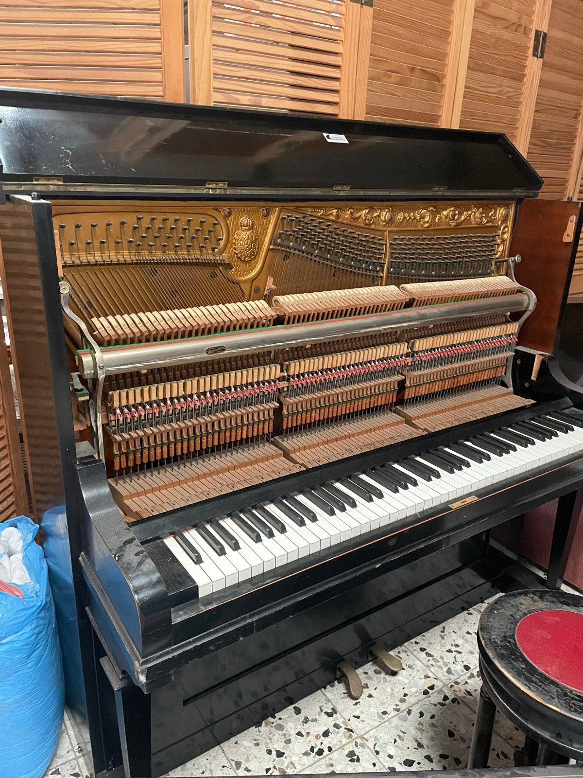 Antieke Piano Hees & Co uit 1925 met bijbehorende kruk, Ophalen of Verzenden, Gebruikt, Zwart, Piano