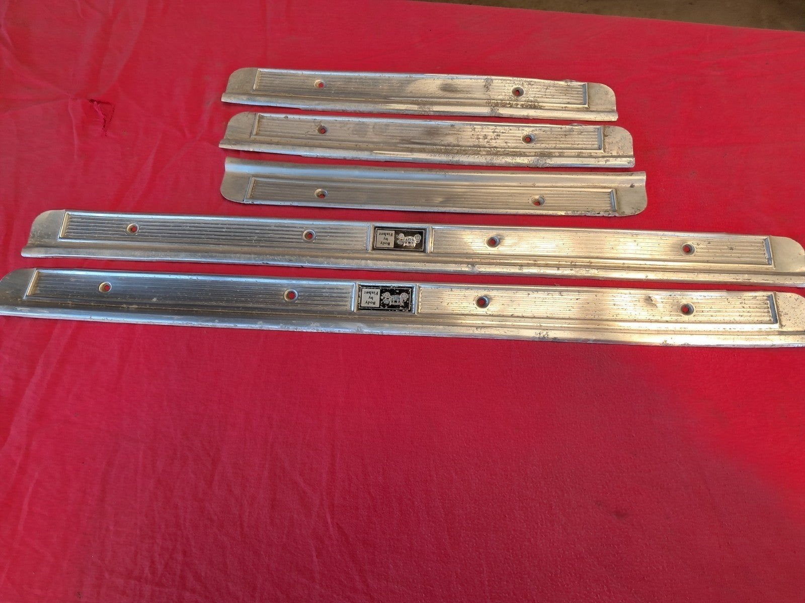 Set instaplijsten Chevrolet Caprice fisher body emblemen, Ophalen of Verzenden, Gebruikt