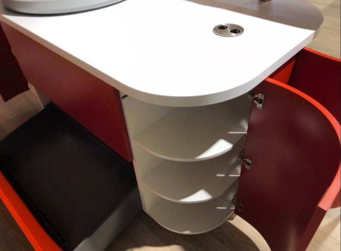 Foto 13 van Showroom keuken Beckerman mat rood en wit