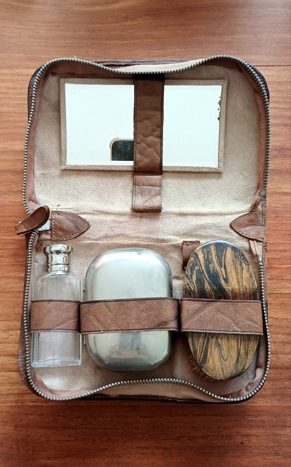Nostalgische reis toiletset in leren etui, Ophalen