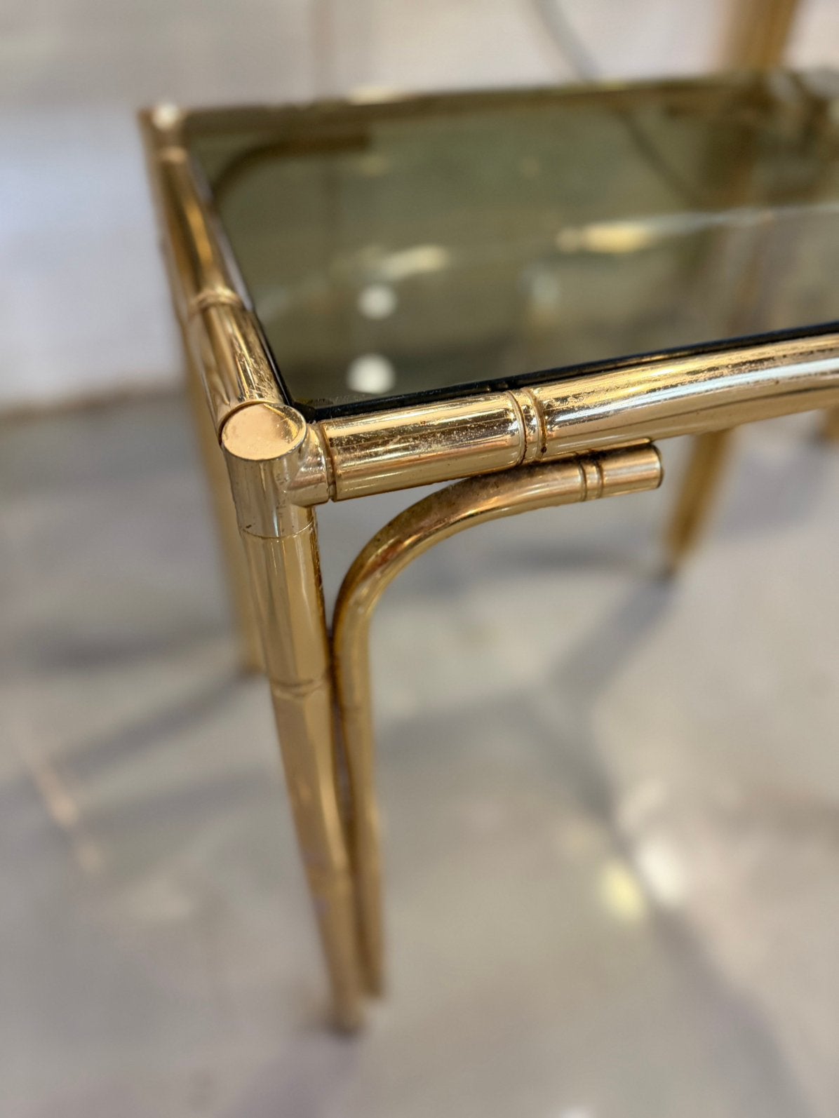 Italiaans regency kaptafel bijtafel en spiegel messing, Ophalen, Pistbus 494, Jeroen@spektakelwonen.nl, 50 tot 100 cm
