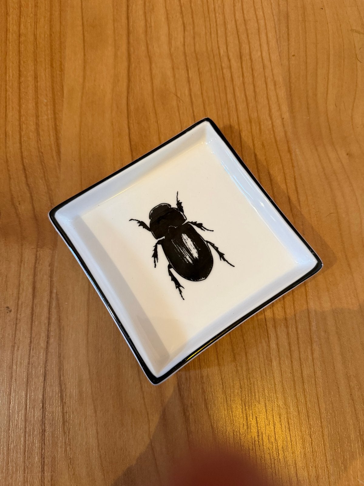 Mica Decorations schaaltje met kever – keramiek 11 x 11 cm, Huis en Inrichting, Porselein of Keramiek, Schaal, Vierkant, Ophalen of Verzenden