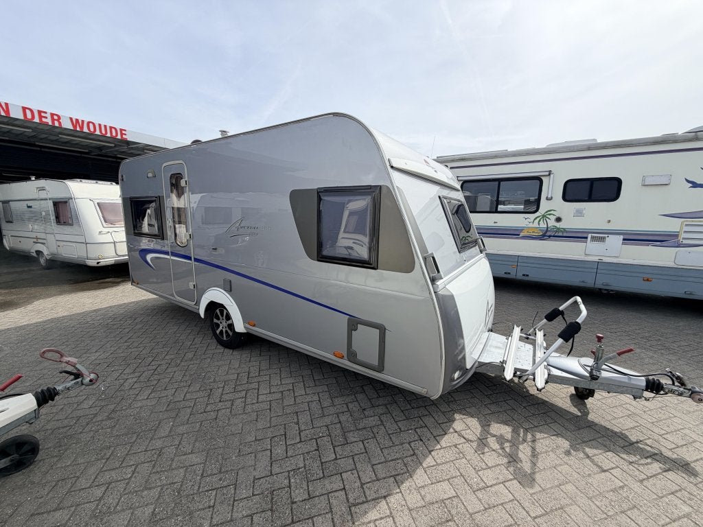 Bürstner Averso Fifty 460 TS Airco! Mooie tent fr b, Caravans en Kamperen, Caravans, Rondzit, Bedrijf, 750 - 1000 kg, 4 tot 5 meter