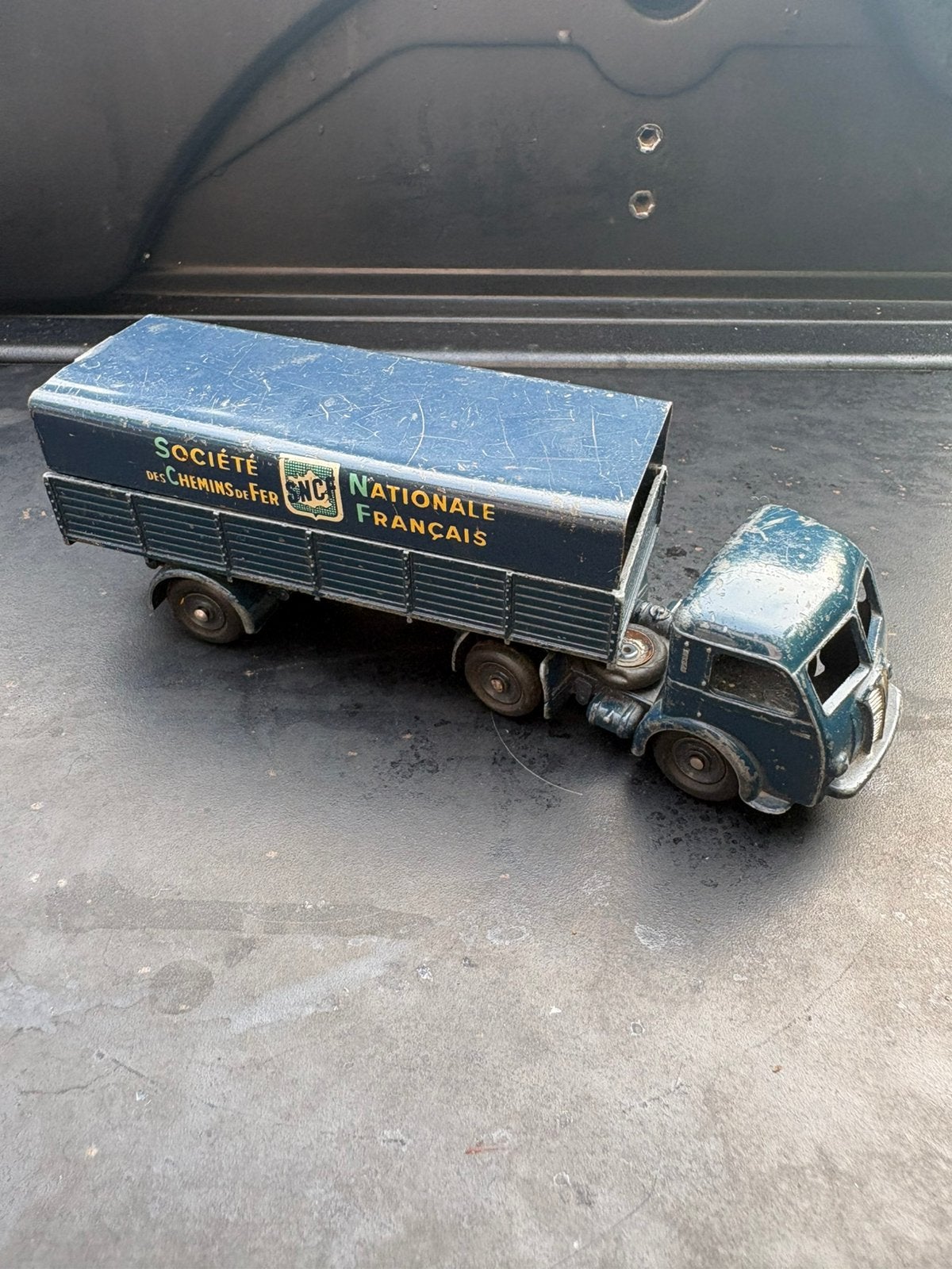Originele Dinky Toys Frankrijk - Panhard "SNCF" trekker, Ophalen of Verzenden, Gebruikt, Bus of Vrachtwagen