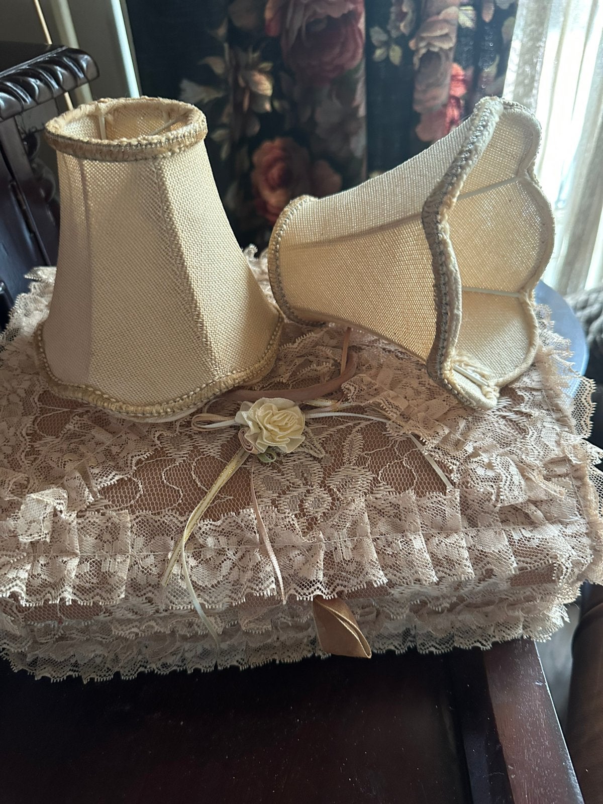 2 Antieke Brocante klem-lampenkapjes 6,5x13x12, Ophalen of Verzenden, Beige, Rond