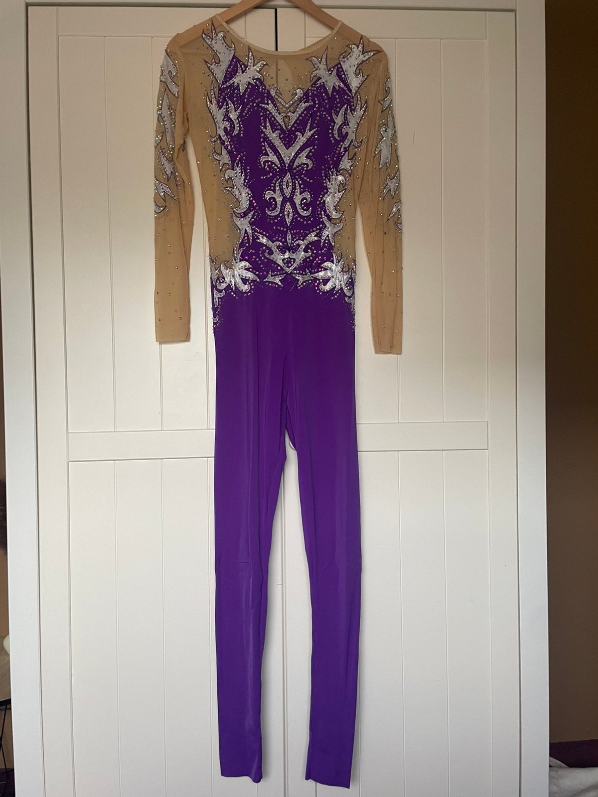 Ritmisch gymnastiek pak met knot accessoire, Sport en Fitness, Turnen, Paars, Maat 36 t/m 42, Ophalen of Verzenden, Zo goed als nieuw