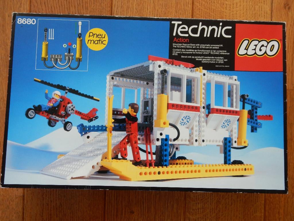 LEGO PNEUMATIC 8680 TECHNIC RESCUE BASE, Kinderen en Baby's, Speelgoed | Duplo en Lego, Gebruikt, Lego, Ophalen of Verzenden, Technic