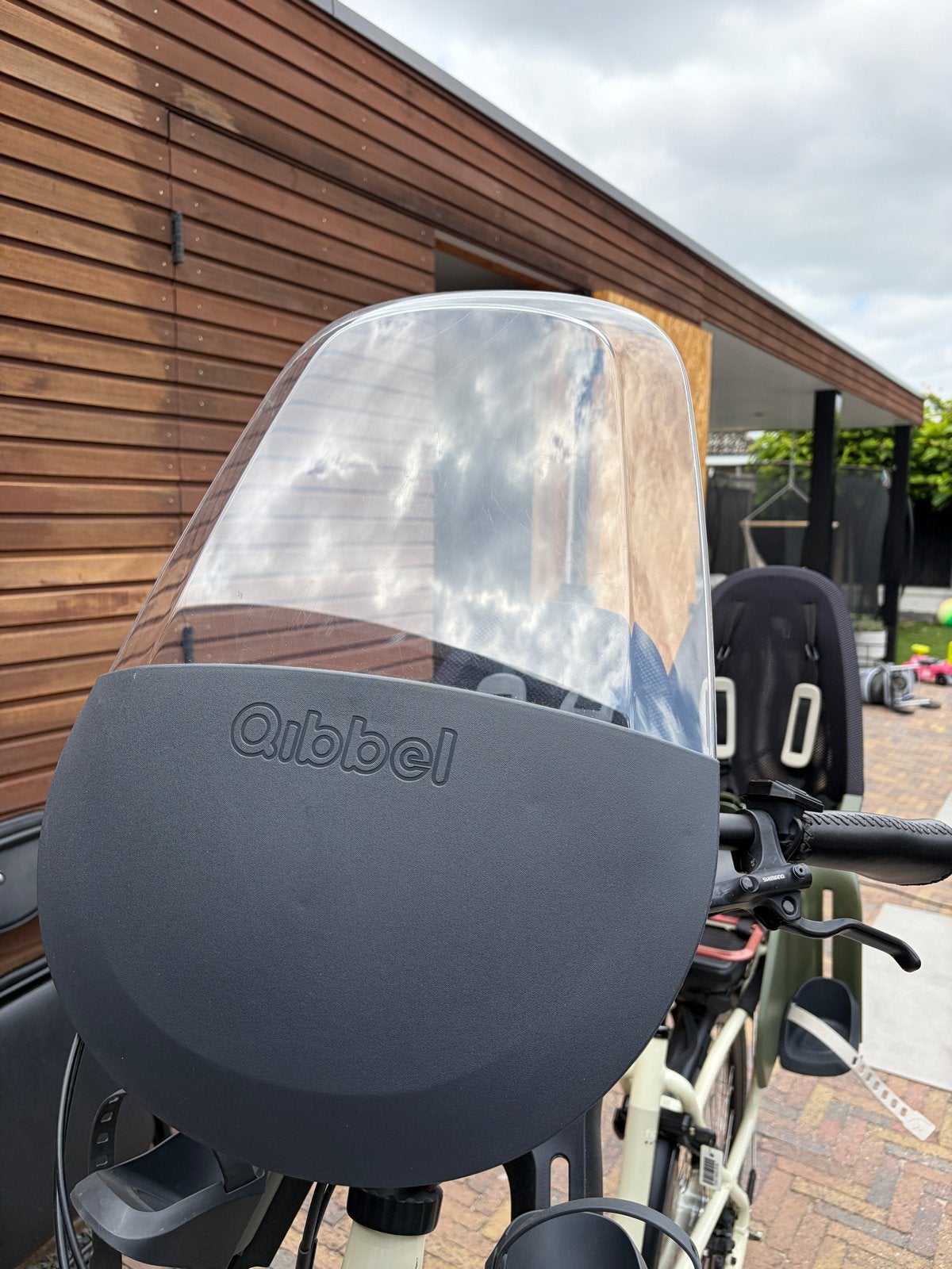 Qibbel kinderzitje voor met windscherm, Ophalen, Voetsteuntjes, Voorzitje, Zo goed als nieuw