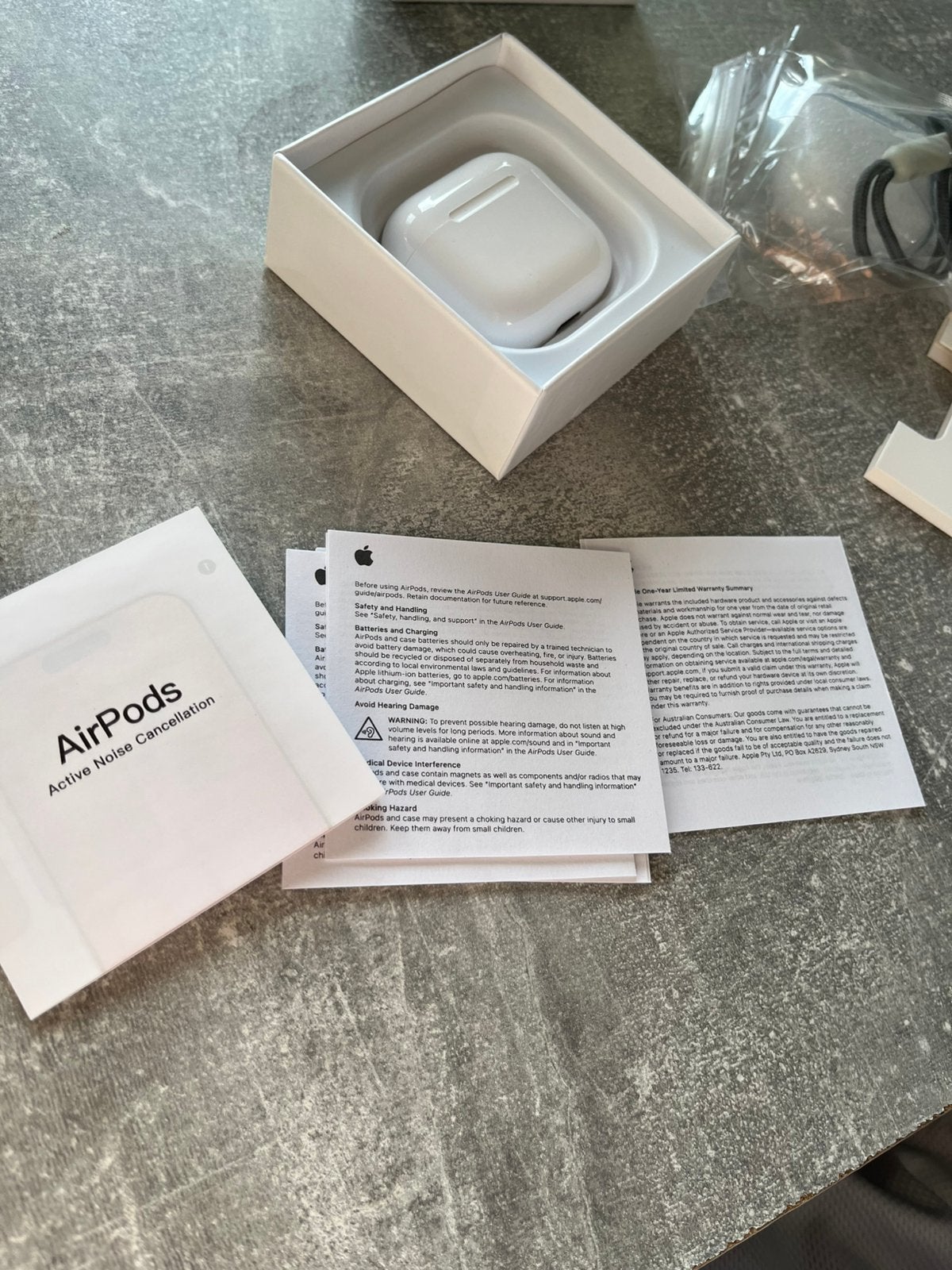 Airpods 4, Ophalen of Verzenden, Zo goed als nieuw, Overige typen
