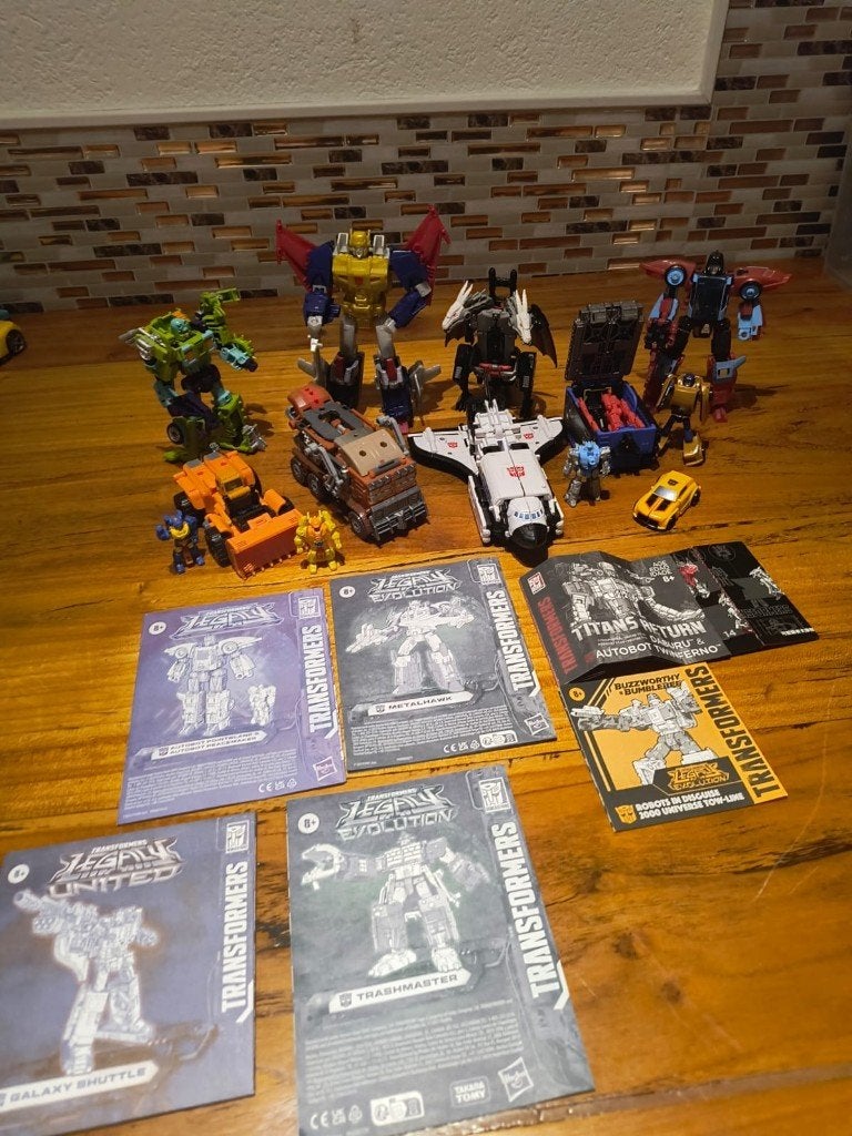 Transformers Legacy, Titans return, Buzzworthy Bumblebee, G1, Ophalen of Verzenden, Zo goed als nieuw, Autobots