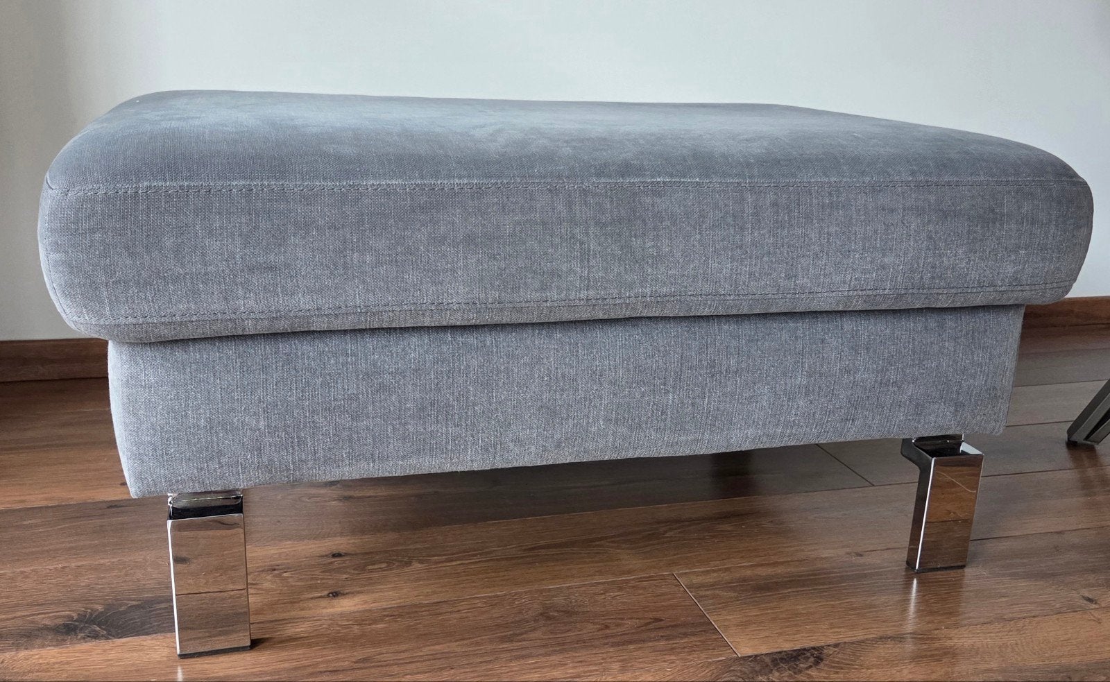 Jeansblauwe hocker met metalen poten, Ophalen, Gebruikt, 75 tot 100 cm, Stof