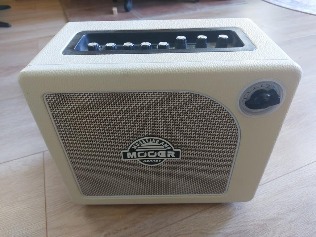Mooer Hornet 15 Watt Combo Modeling Gitaarversterker, Ophalen of Verzenden, Zo goed als nieuw, Minder dan 50 watt