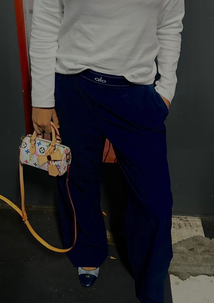 Alo Yoga blauwe broek - Origineel, Kleding | Dames, Broeken en Pantalons, Zo goed als nieuw, Lang, Verzenden, Blauw