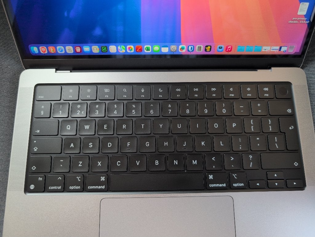macbook Pro M2 uit 2023, Qwerty, Overige groottes, 512 GB, Zo goed als nieuw