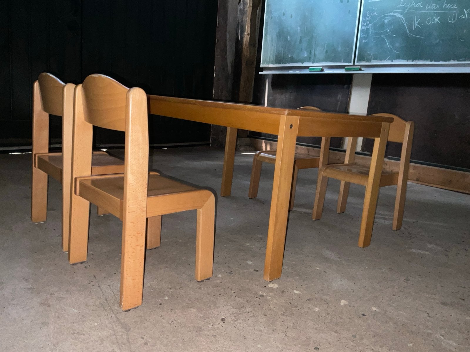 Houten kinder knutsel tafel met 4 stoelen, Ophalen, Gebruikt, Tafel(s) en Stoel(en)