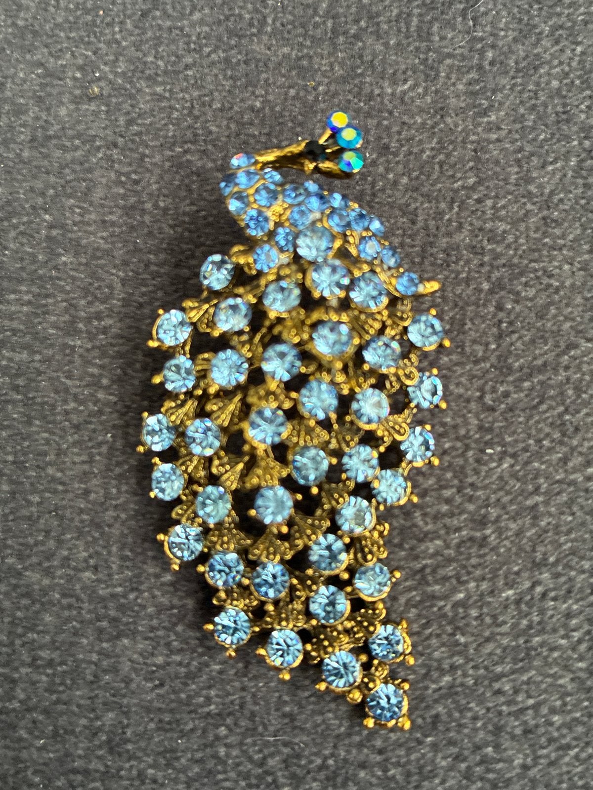 Prachtige Pauw Broche met Blauwe Strass Steentjes, Overige materialen, 4 tot 7 cm, Gebruikt, Blauw