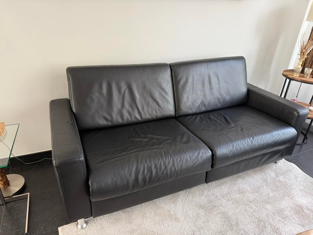 Mondo 2-zitsbank zwart leer - Zo goed als nieuw, 150 tot 200 cm, Driepersoons, Zo goed als nieuw, Ophalen