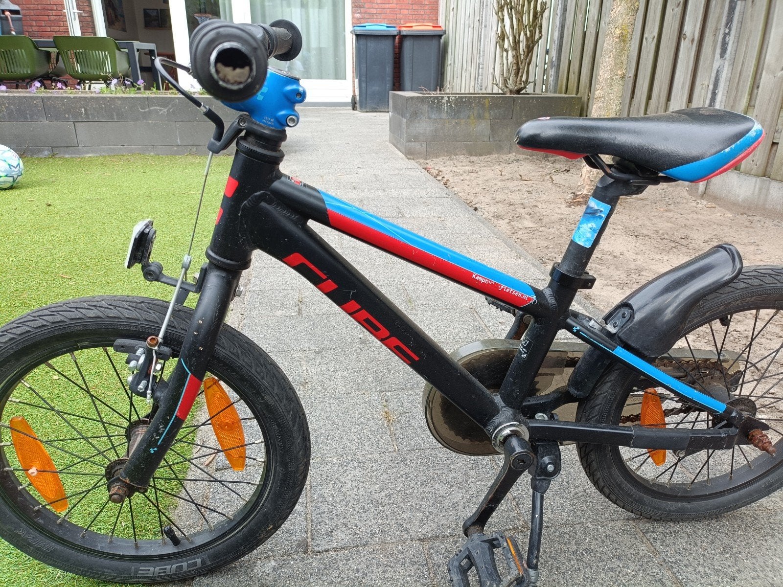 Cube Race 160 Kinderfiets - Zwart/Rood/Blauw, Ophalen, Velgrem, Cube, 16 tot 20 inch