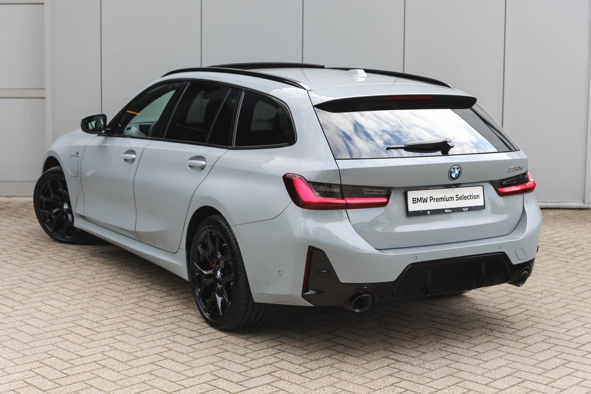 BMW 3 Serie Touring 330e M Sport Automaat / Trekhaak / Panor, Auto's, Achterwielaandrijving, Gebruikt, 4 cilinders, Met garantie (alle)