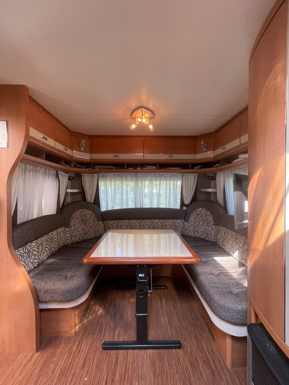 Hobby WFU (2013), vrijstaand queensbed op Geversduin, Rondzit, Hobby, 7 tot 8 meter, Particulier