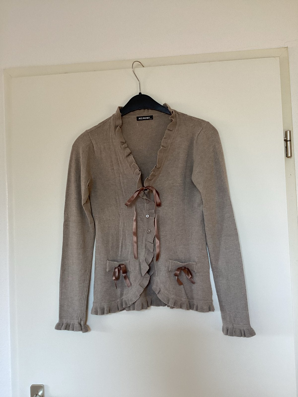 Superzacht Italiaans design vestje met ruches, Ophalen of Verzenden, Zo goed als nieuw, Maat 36 (S), Bruin
