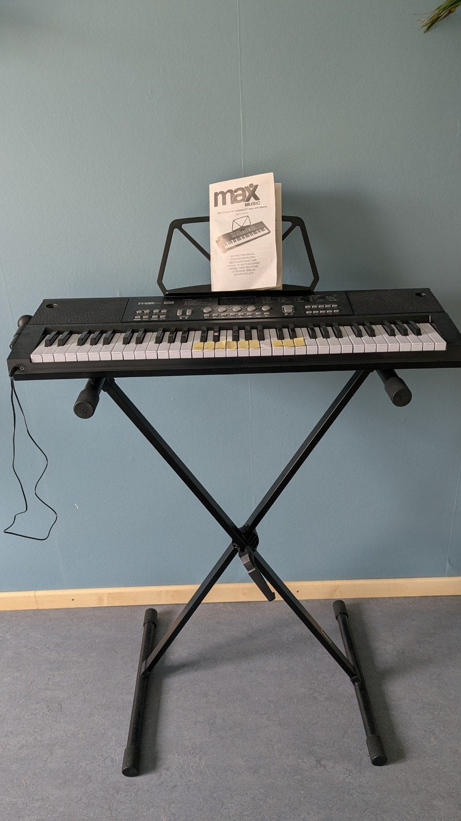 Max Keyboard met standaard en handleiding, Muziek en Instrumenten, Met standaard, Ophalen, Overige merken, 61 toetsen