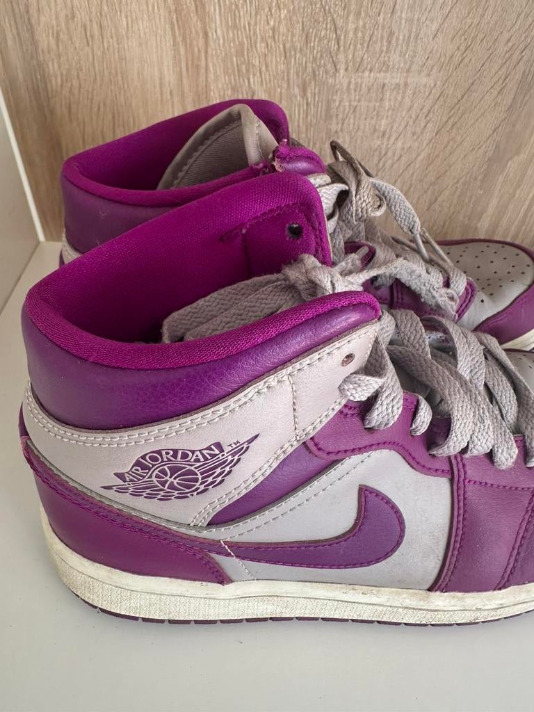 Air Jordan 1 Mid Magenta (paars/grijs) - 37.5 - gebruiked, Overige kleuren, Ophalen of Verzenden, Sneakers of Gympen, Gedragen