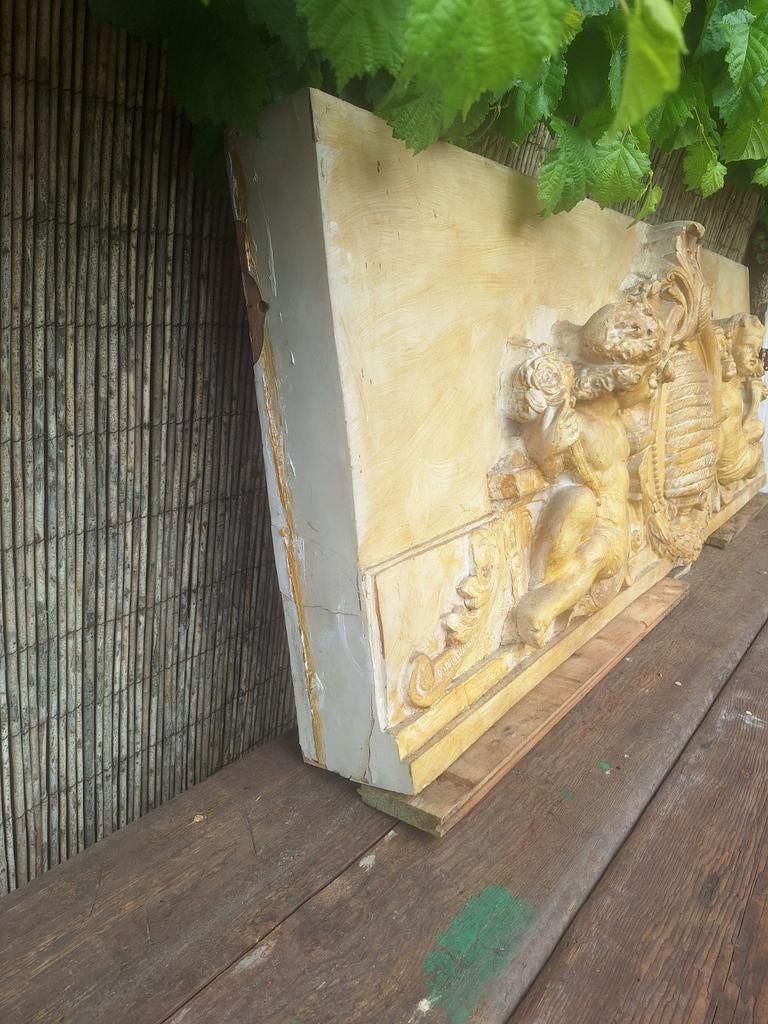 Antiek reliëf met putti en wapenschild, Ophalen of Verzenden