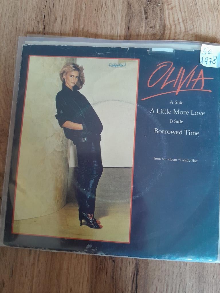 Olivia newton john 7inch a little more love, Ophalen of Verzenden, Zo goed als nieuw, Pop