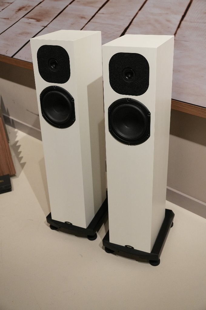 Neat sx2 speakers luidsprekers, wit, Ex-Demo, Overige merken, Vloerstaande luidspreker, 120 tot 150 watt, Ophalen of Verzenden