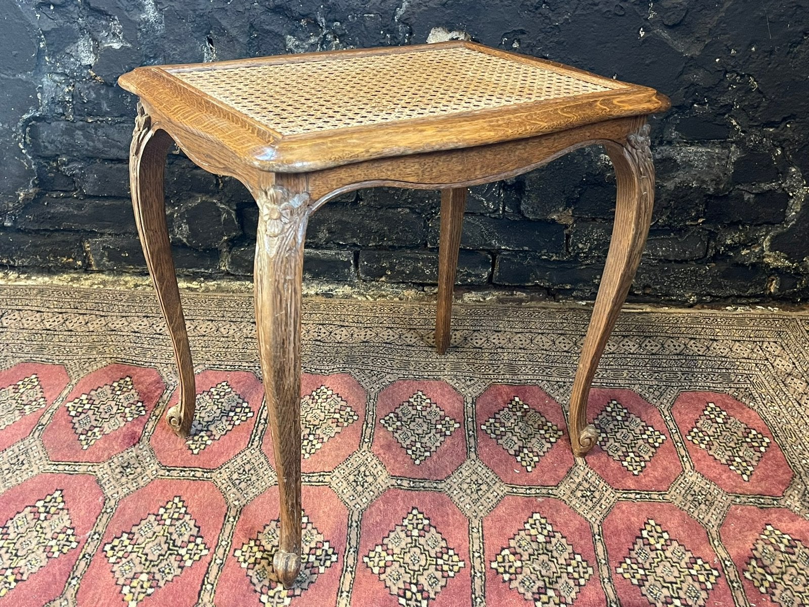 Vintage antiek tafeltje bijzettafeltje houtsnijwerk webbing, Ophalen