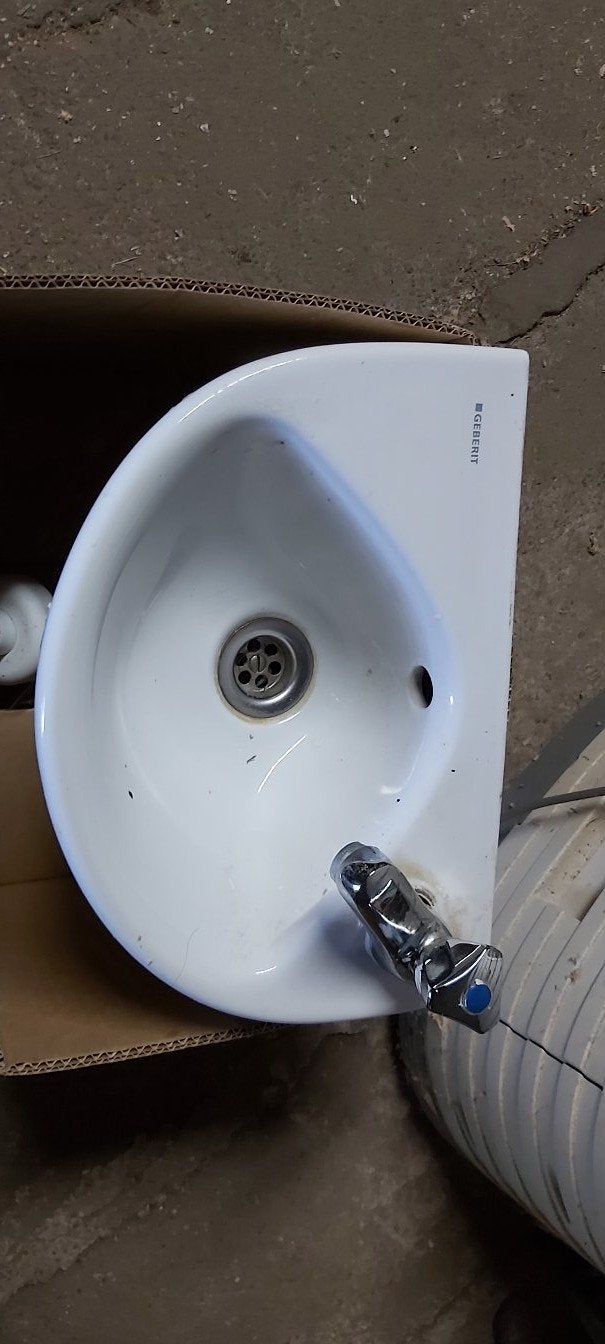 Geberit toilet wastafel alleen tijdens verbouwing gebruikt., Ophalen, 50 tot 100 cm, Minder dan 100 cm, Wasbak of Wastafel