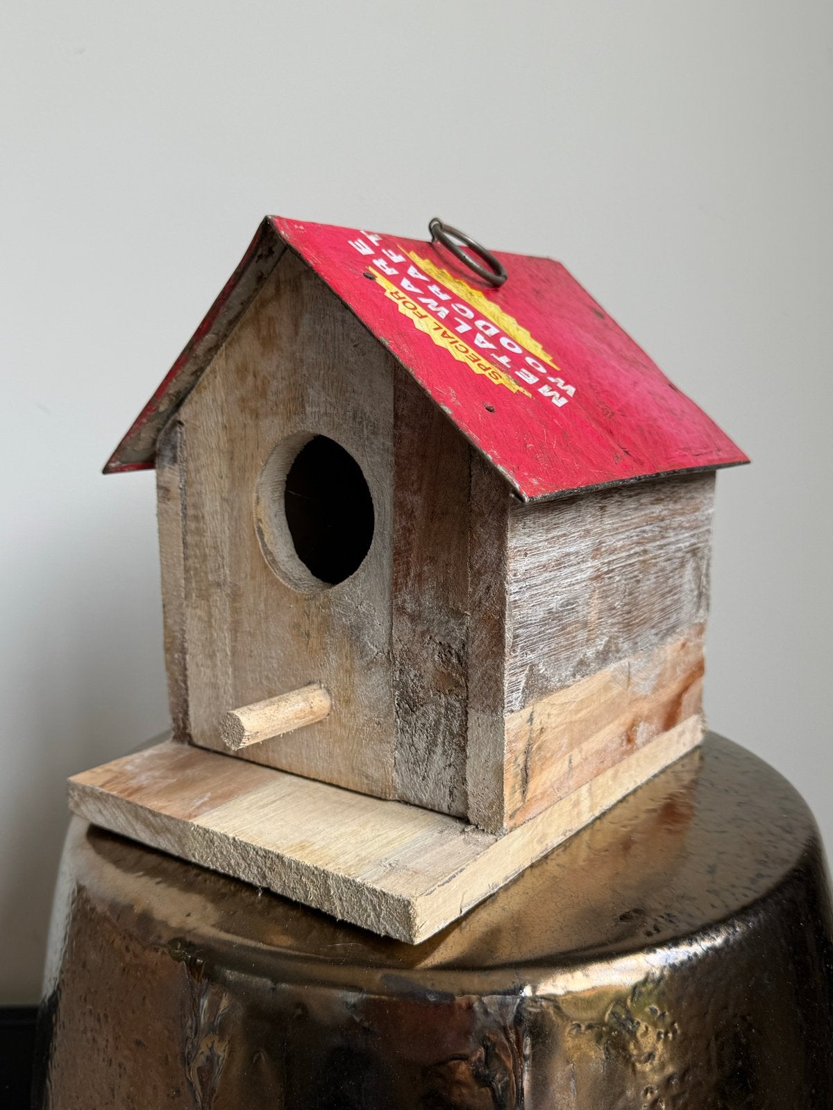 Uniek vogelhuisje van hout met rood dak, Ophalen of Verzenden, Nieuw