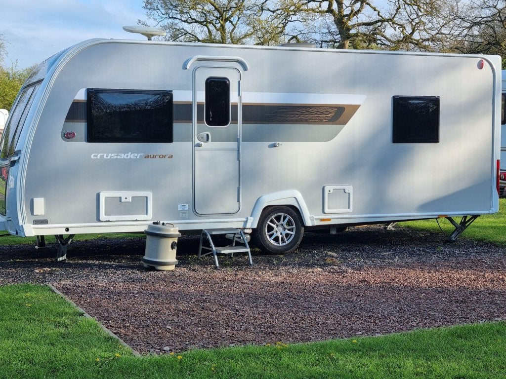 Elddis Crusader Aurora (1051943), Elddis, Treinzit, Particulier, Schokbreker