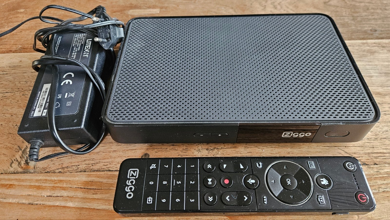 Ziggo Mediabox XL met afstandsbediening en adapter, Ophalen of Verzenden, Gebruikt, Harddiskrecorder