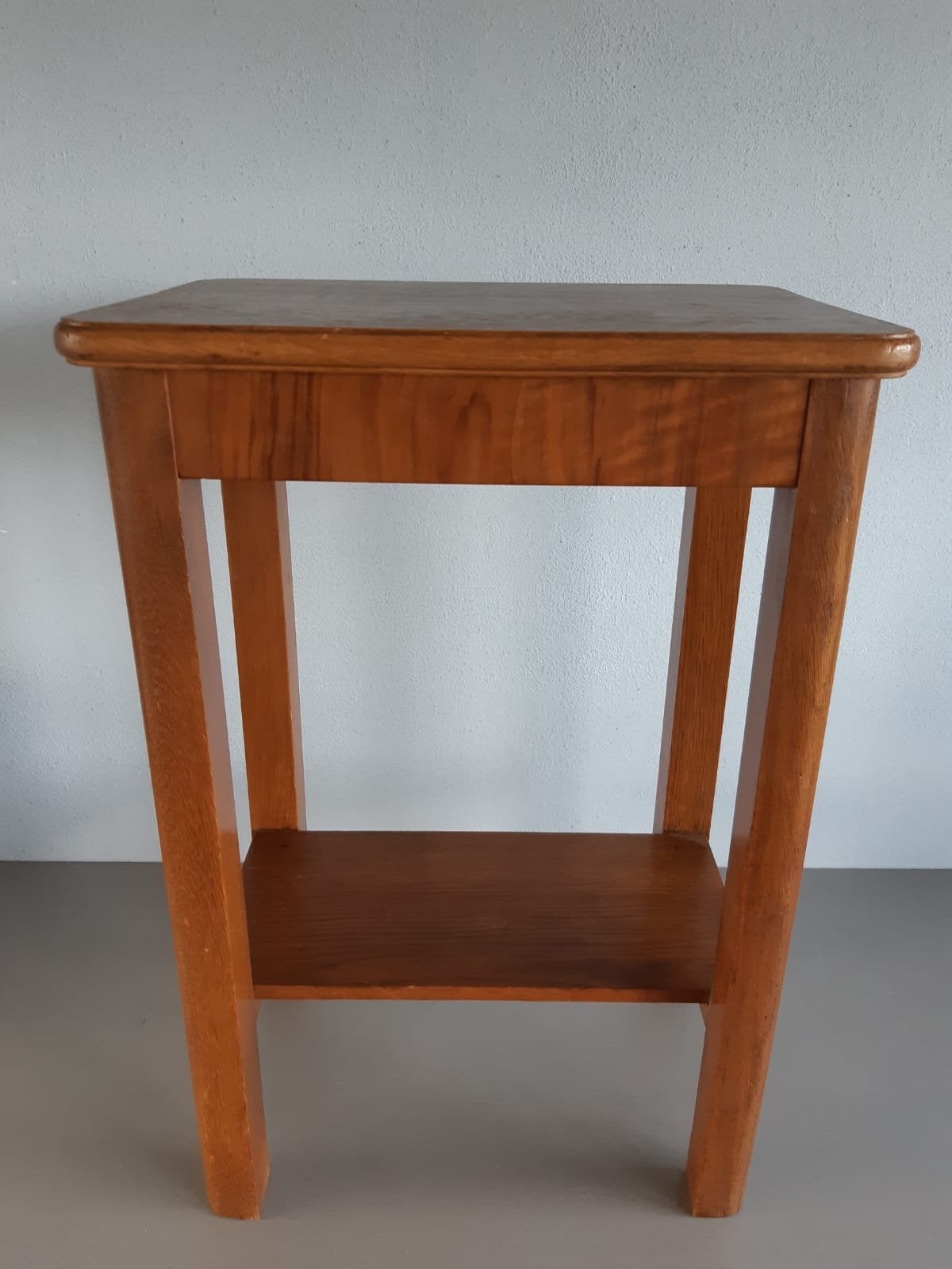 Retro vintage Houten bijzettafel met extra plankje, Ophalen, Huis en Inrichting