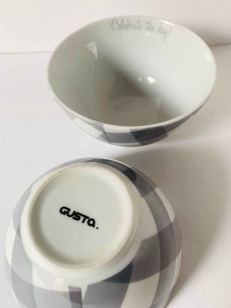 2 Gusta kommetjes grijs-wit ruit schaaltjes müsli soep vla, Overige merken, Keramiek, Ophalen of Verzenden, Zo goed als nieuw