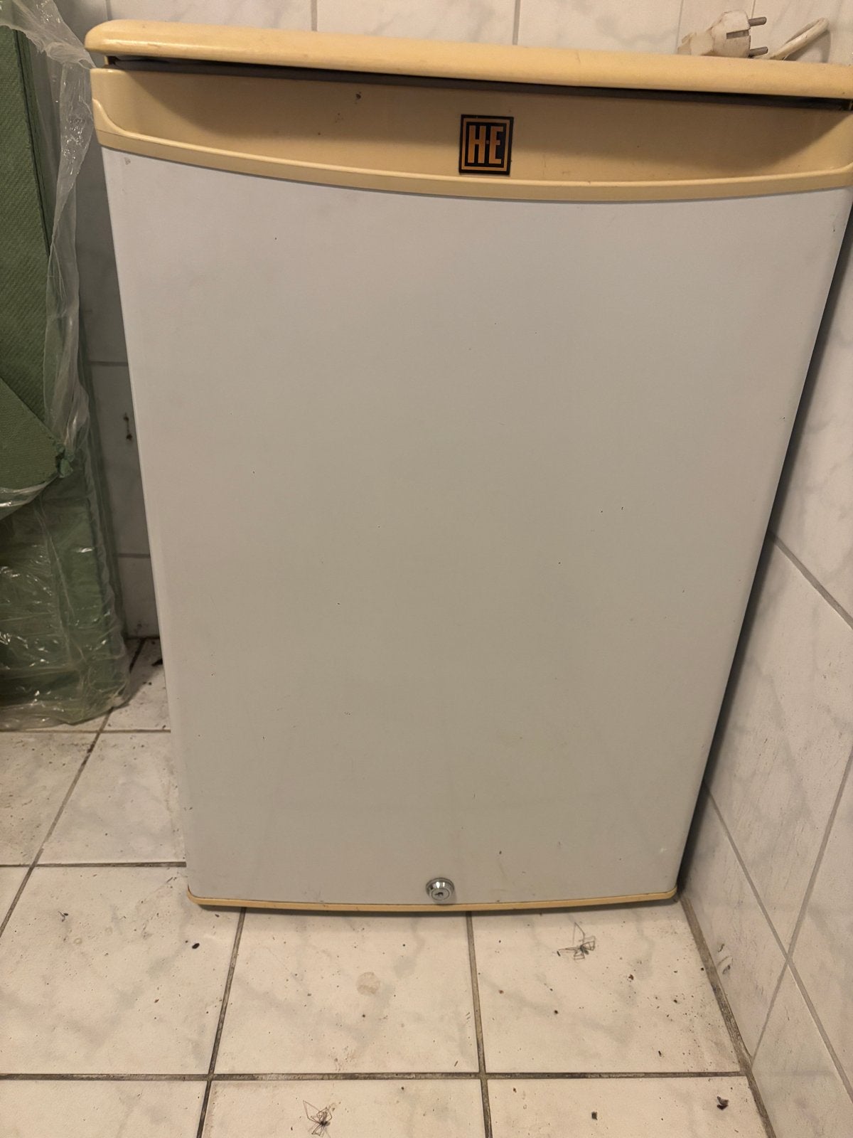 Compacte Koelkast met Vriesvak - HE Merk, Witgoed en Apparatuur, Ophalen, Gebruikt, 45 tot 60 cm, Met vriesvak