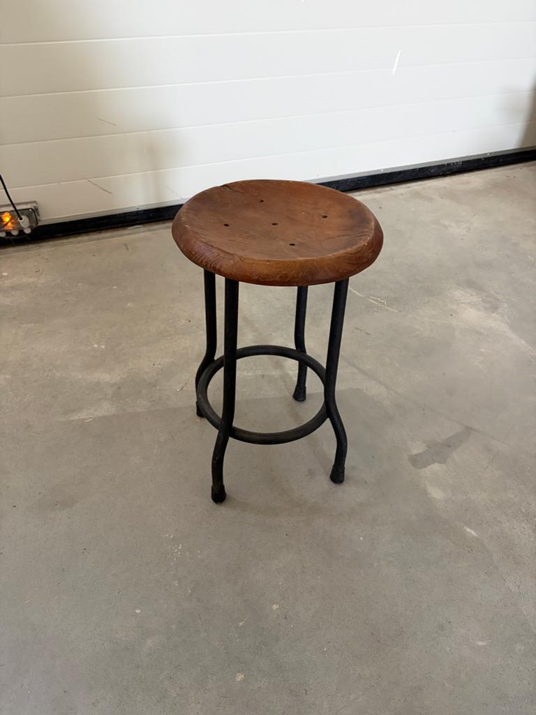 Industrieel krukje, 1 kruk, Ophalen of Verzenden, Zo goed als nieuw, 60 tot 90 cm