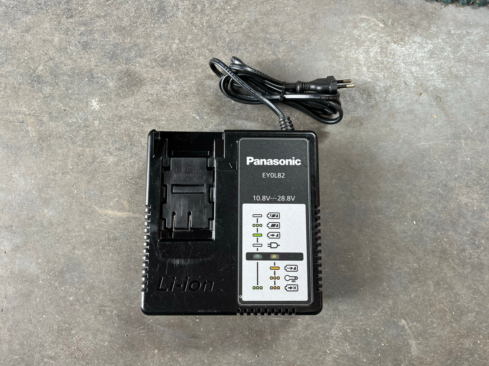 Panasonic EYOL82 lion li-ion lader/acculader, Ophalen of Verzenden, Zo goed als nieuw
