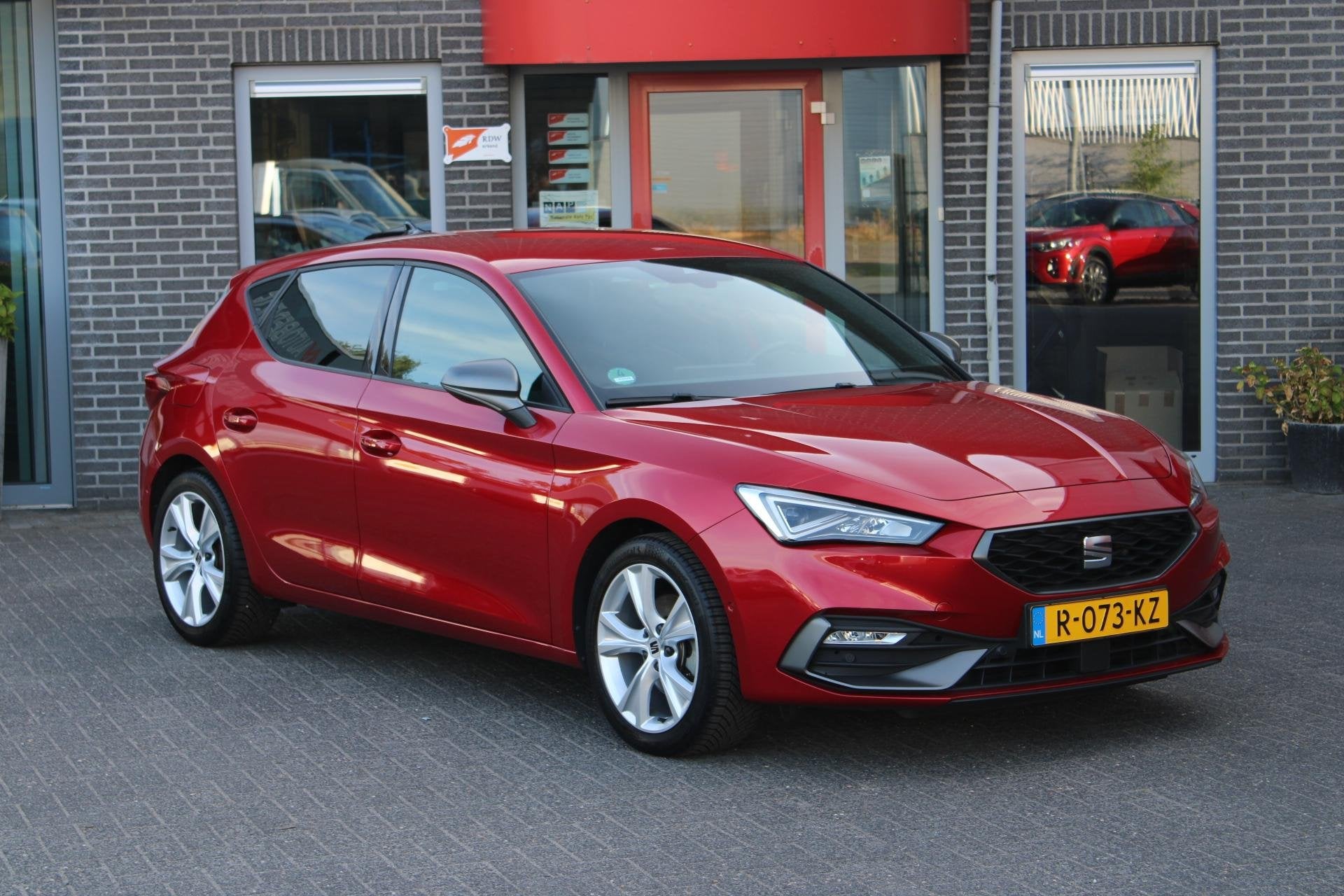 SEAT Leon 1.0 eTSI FR Business Intense Adaptive/Led/NL Auto!, Stof, Gebruikt, Origineel Nederlands, Bedrijf