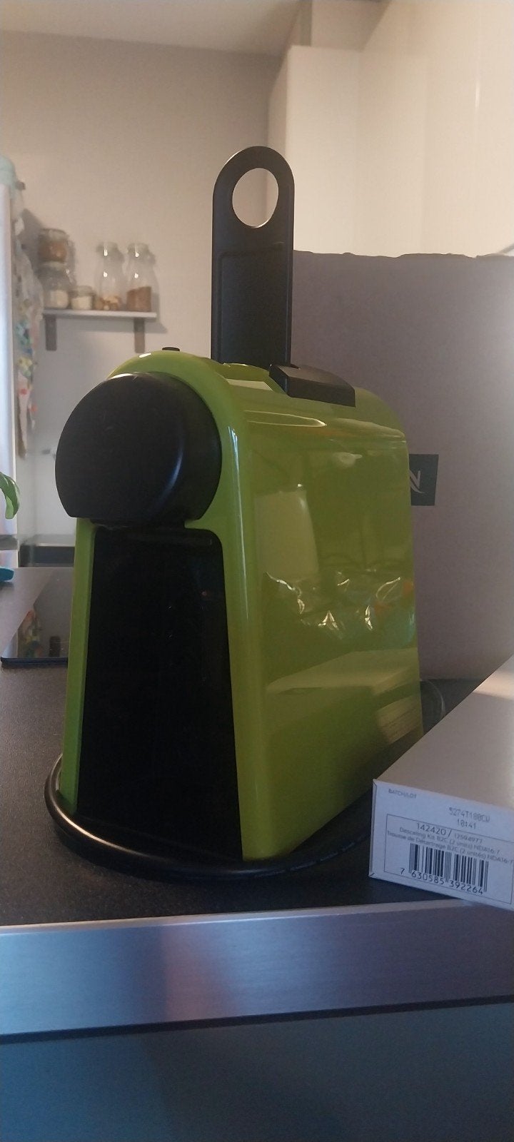 Nespresso koffie machine, Ophalen of Verzenden, Zo goed als nieuw, Koffiemachine