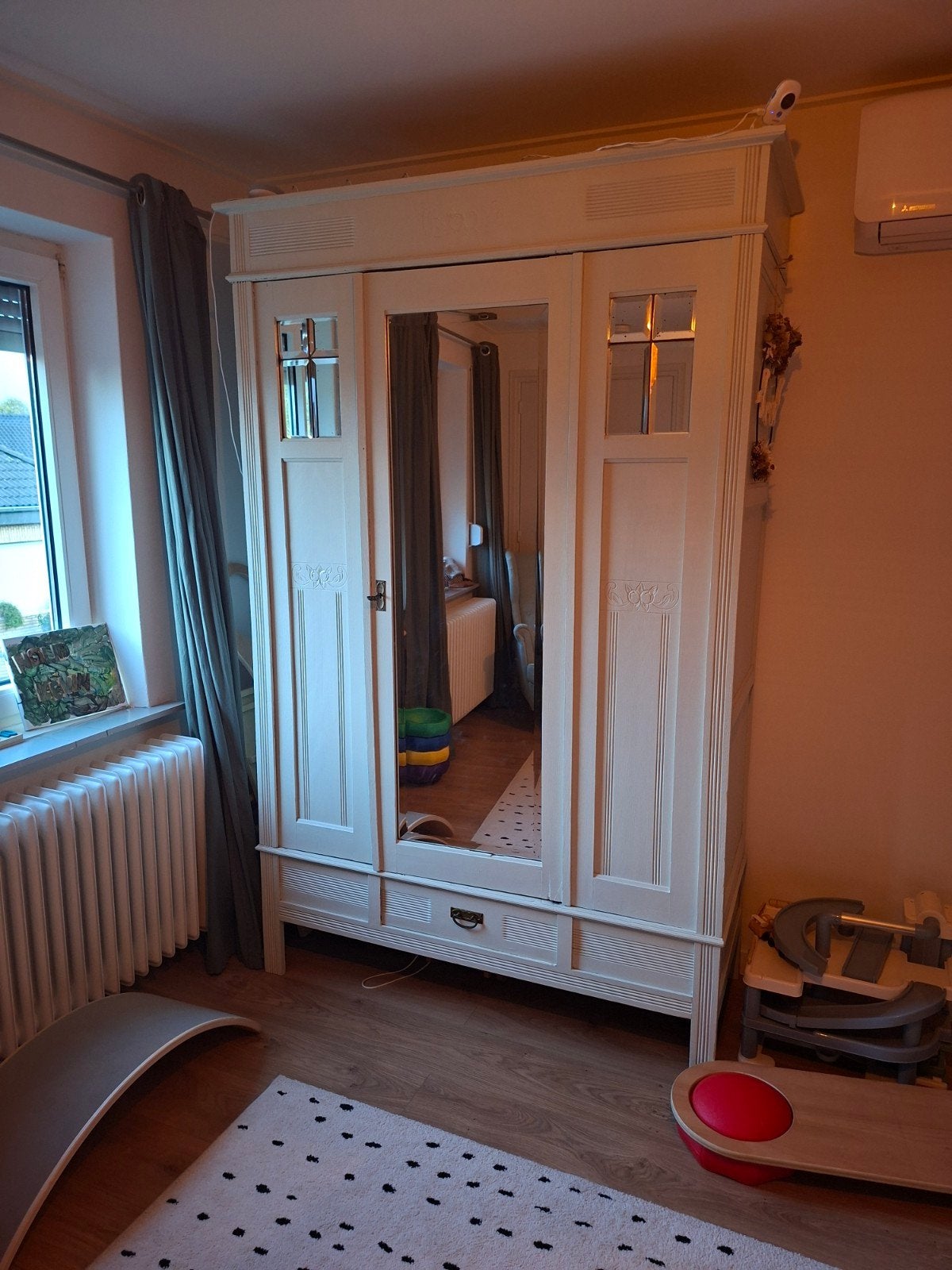 Vintage kledingkast, zelf geverfd in olivijn, Ophalen