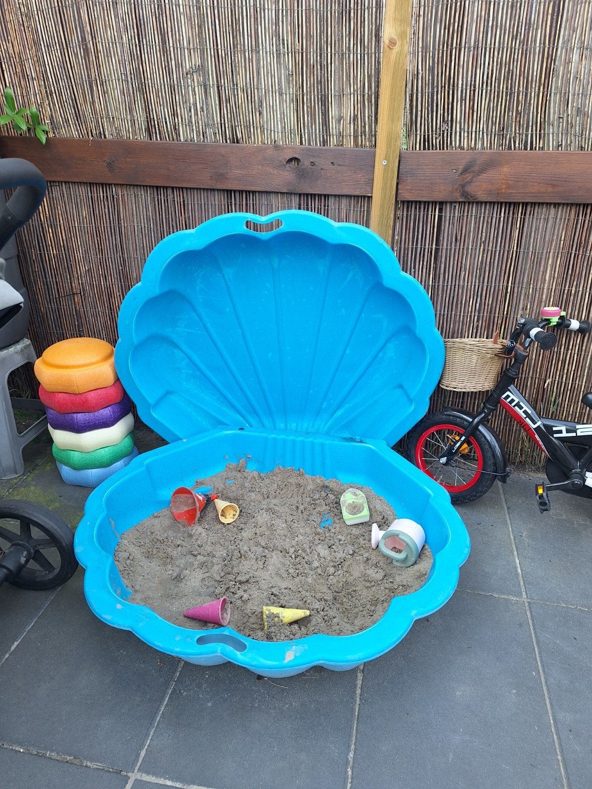 Blauwe schelp zandbak met deksel, Kinderen en Baby's, Speelgoed | Buiten | Zandbakken, Ophalen, Gebruikt