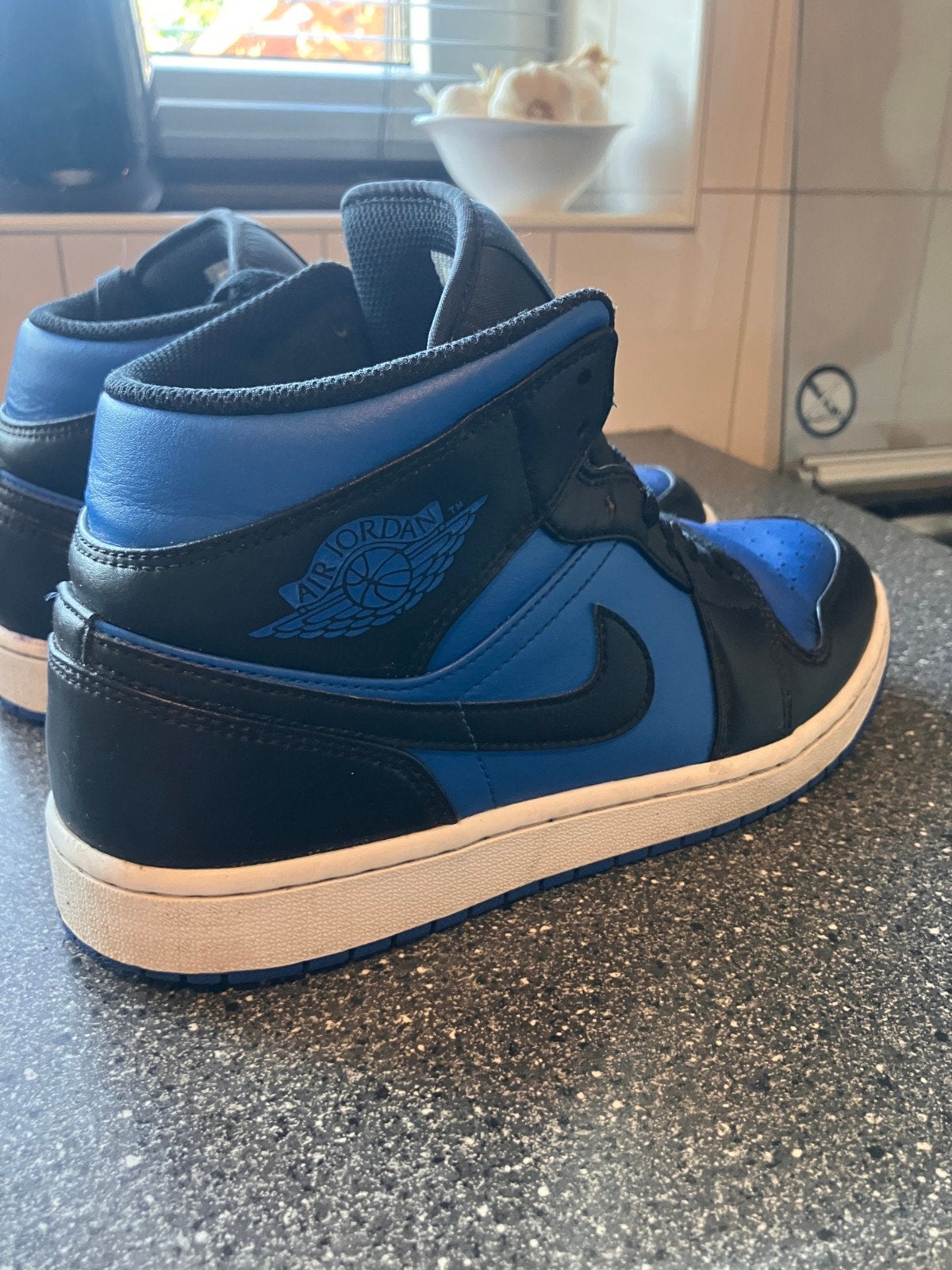 Nike Air Jordan 1 Mid Royal Blue - Maat 43, Kleding | Heren, Blauw, Nieuw, Ophalen of Verzenden, Sneakers of Gympen