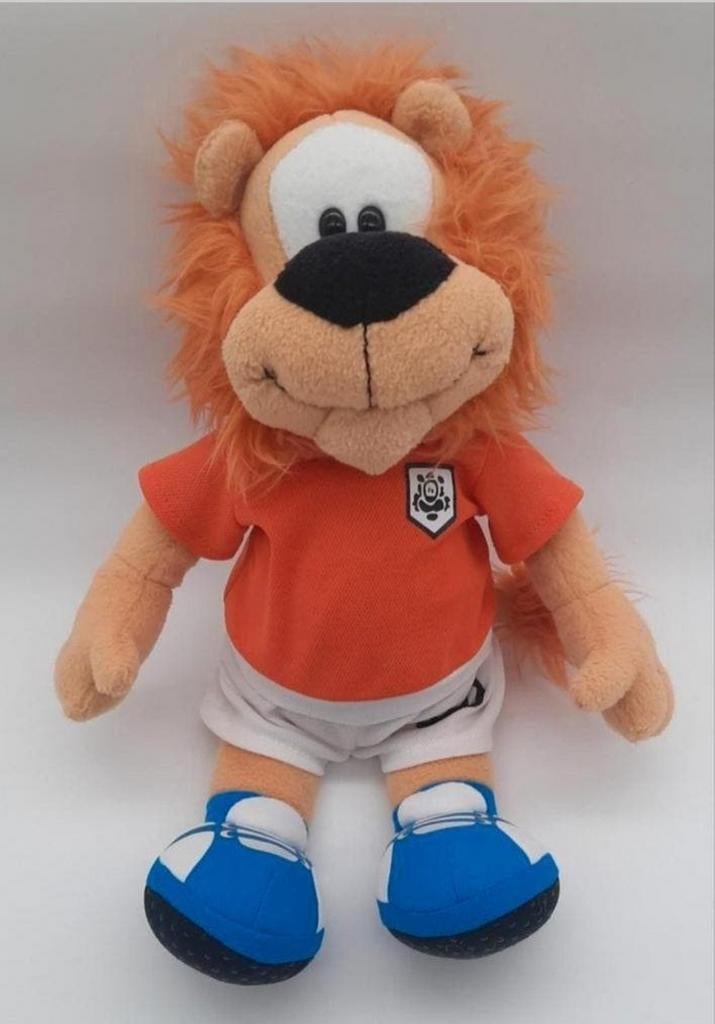 Loeki de Leeuw knuffel als Oranje Voetballer ca. 35cm hoog, Kinderen en Baby's, Speelgoed | Knuffels en Pluche, Ophalen of Verzenden