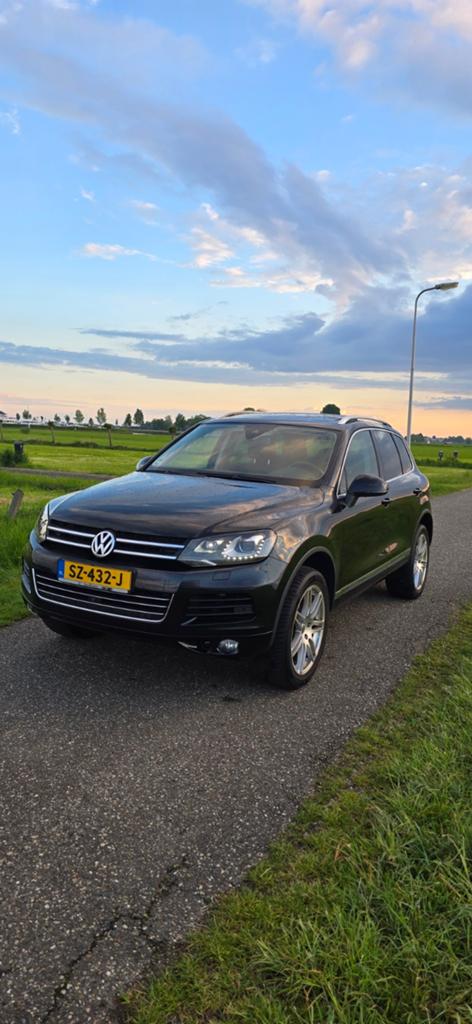 Nette Volkswagen Touareg 3.0v6 TSI 2010 Zwart luchtvering, Auto's, Automaat, Zwart, 2995 cc, Zwart