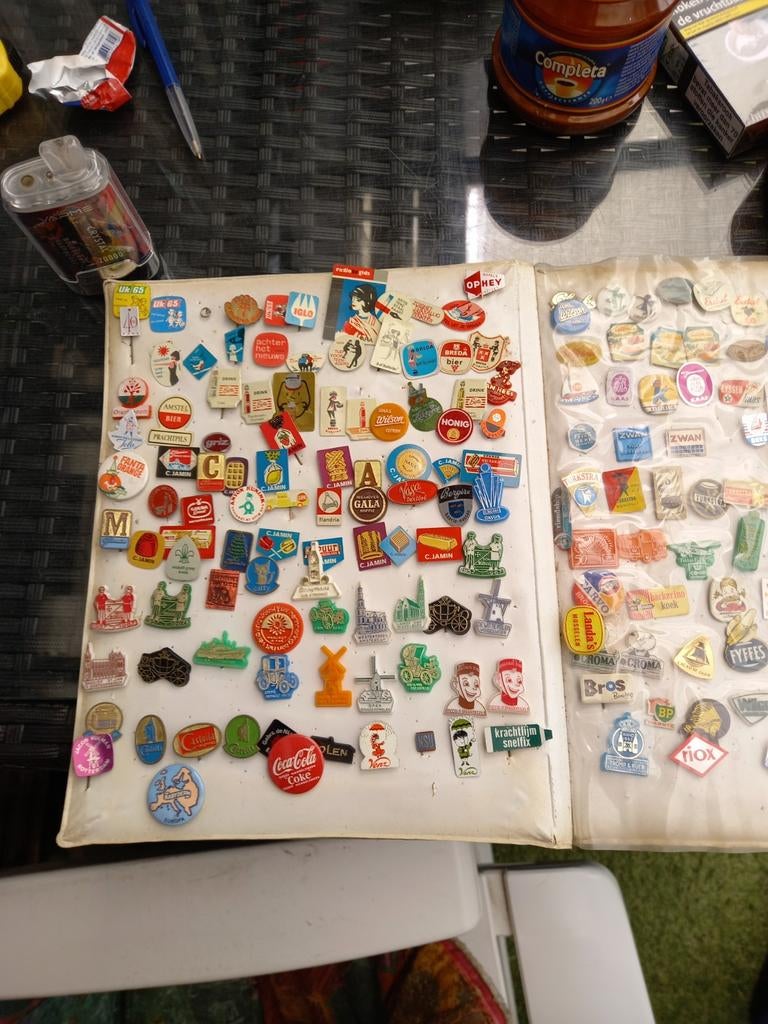 zoldervonds album vol met speldjes zie foto's, Verzamelen, Speldjes, Pins en Buttons, Ophalen, Gebruikt, Overige onderwerpen